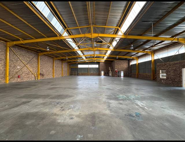 1,300M² WAREHOUSE FOR SALE IN ROBERTVILLE